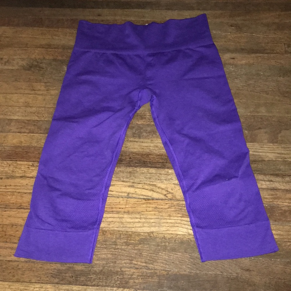 Lululemon yoga crops size 8